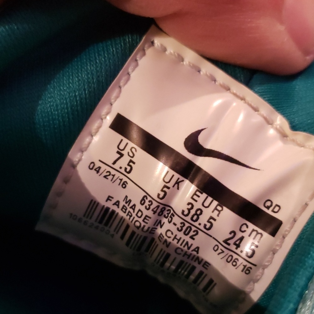 Nike - Picture 5 of 7